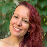 Headshot of Montreal Reiki practitioner Heather Robibaro